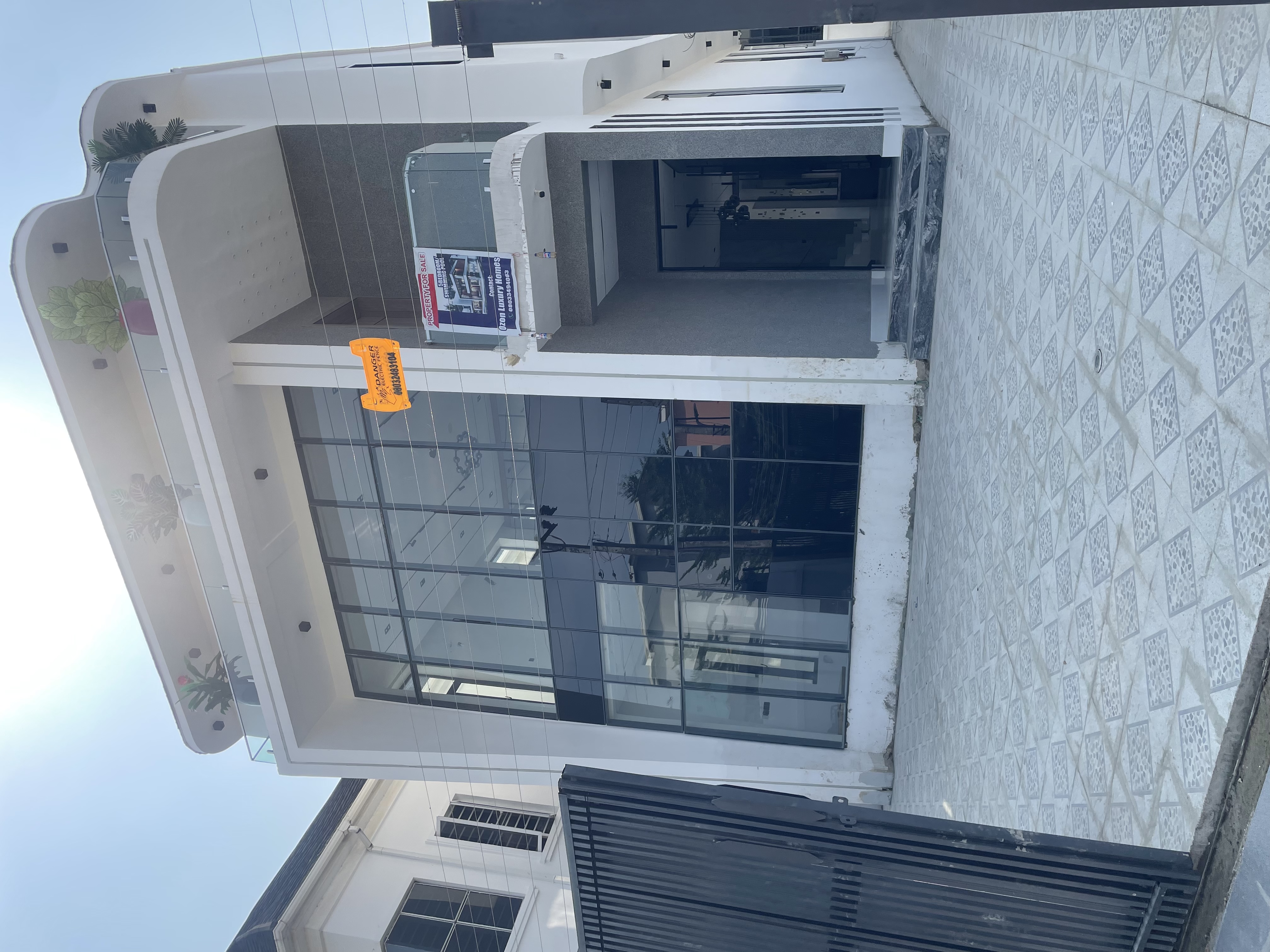 Luxury 4-Bedroom Fully Detached House